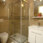 Kandira Butik 4*