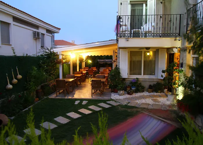 Alojamento de Acomodação e Pequeno-almoço Kandira Butik 4*