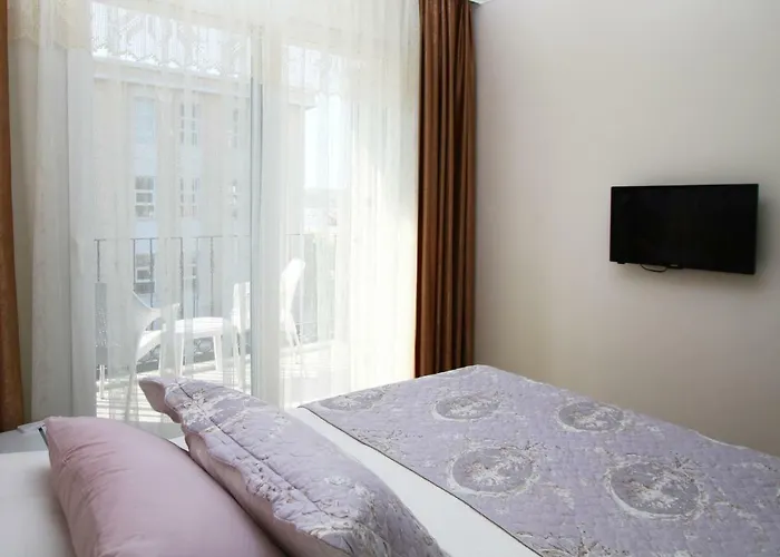 Alojamento de Acomodação e Pequeno-almoço Kandira Butik 4*