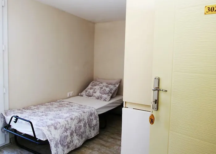 Alojamento de Acomodação e Pequeno-almoço Kandira Butik 4*